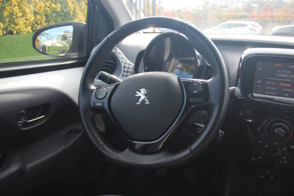 Peugeot 108 Cabrio / 1.2 PureTech / ALLURE – foto 9