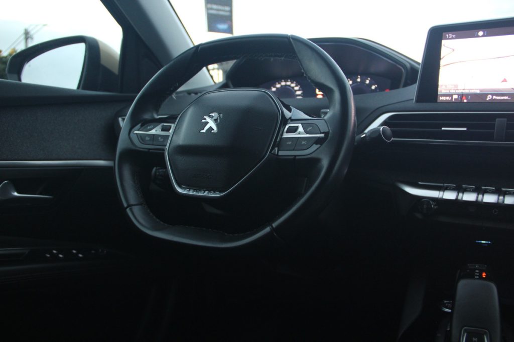 Peugeot 3008 /1.2 PureTech/130cv/ EAT6/ ALLURE – foto 10