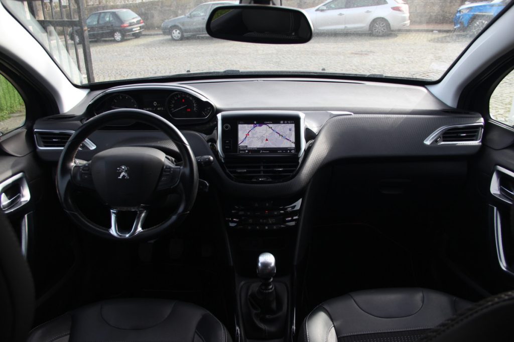 Peugeot 2008 1.2 PureTech/130cv/ ALLURE – foto 8