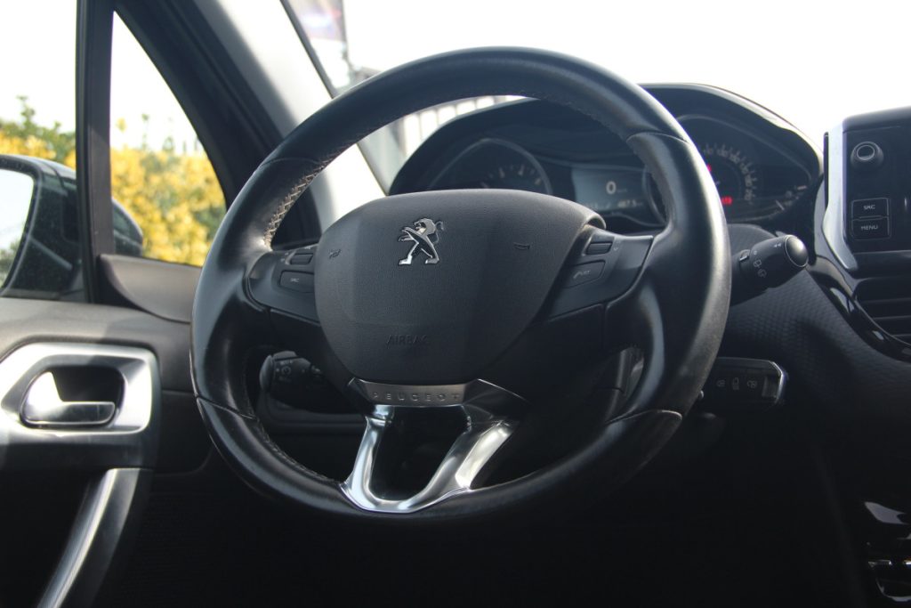 Peugeot 2008 1.2 PureTech/130cv/ ALLURE – foto 9