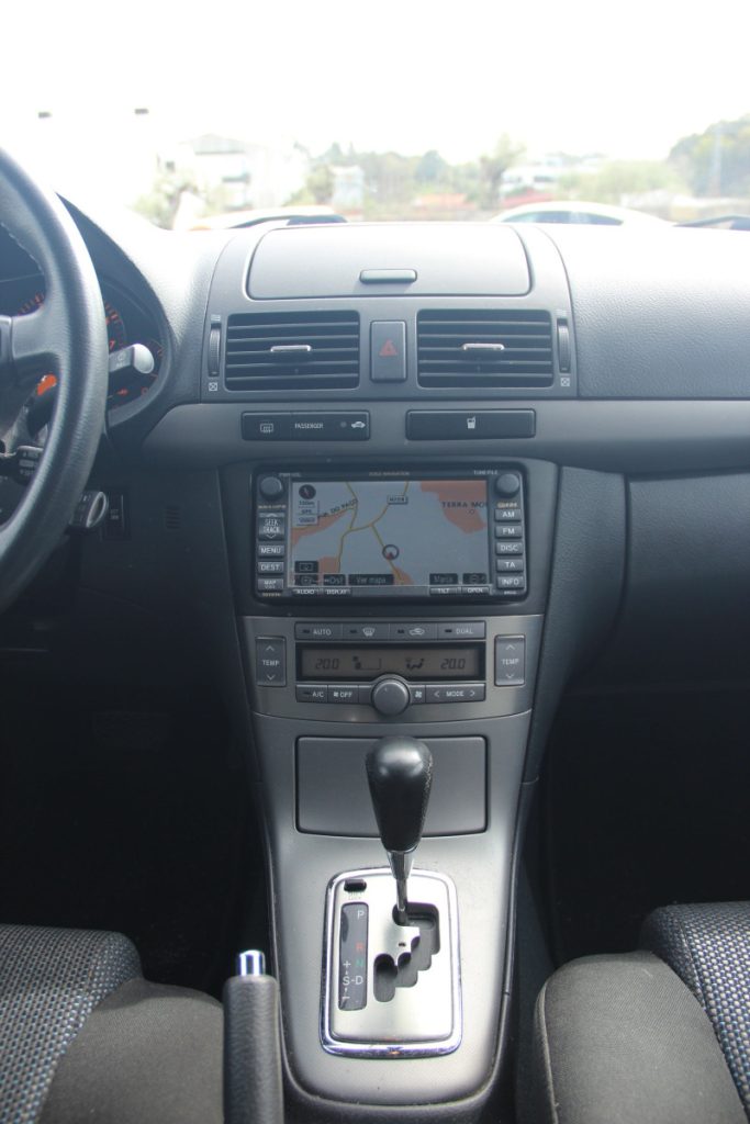Toyota Avensis SW 2.4 VVTi /163cv/ Cx. Automática – foto 10