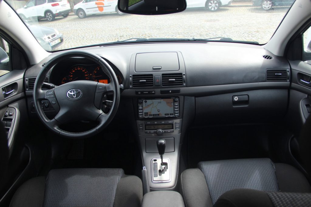 Toyota Avensis SW 2.4 VVTi /163cv/ Cx. Automática – foto 9