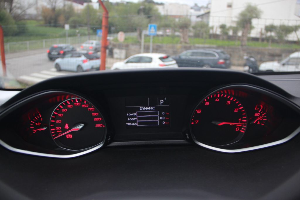 Peugeot 308 SW /1.2 PureTech/130cv/ EAT8/ TECH EDITION – foto 13