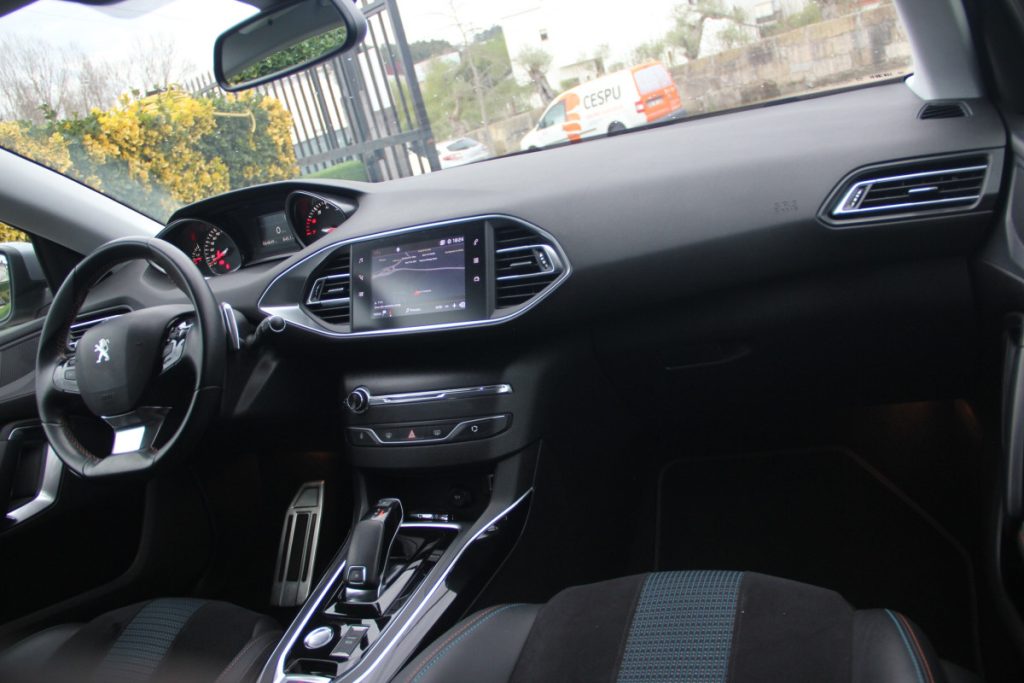 Peugeot 308 SW /1.2 PureTech/130cv/ EAT8/ TECH EDITION – foto 9