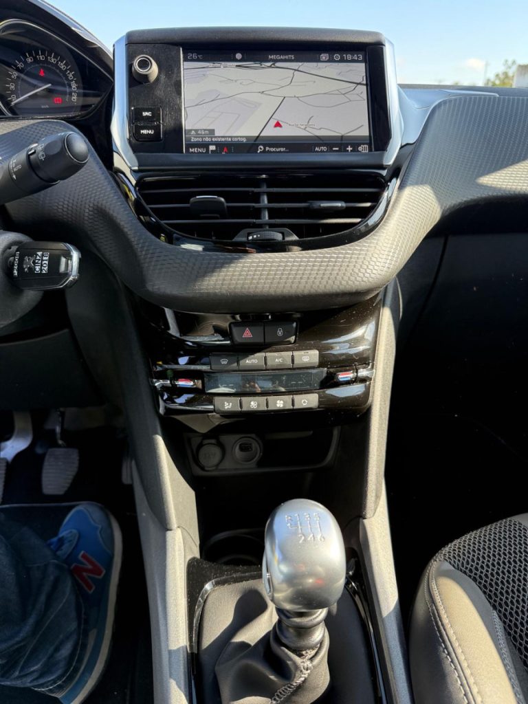 Peugeot 2008 1.2 PureTech/130cv/ ALLURE – foto 9