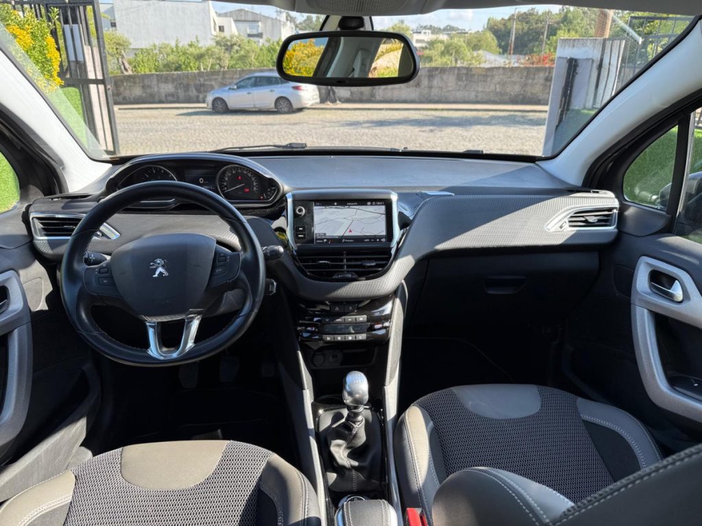 Peugeot 2008 1.2 PureTech/130cv/ ALLURE – foto 7