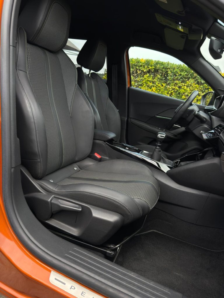 Peugeot 2008 1.2 PureTech /130cv/ GT LINE – foto 6