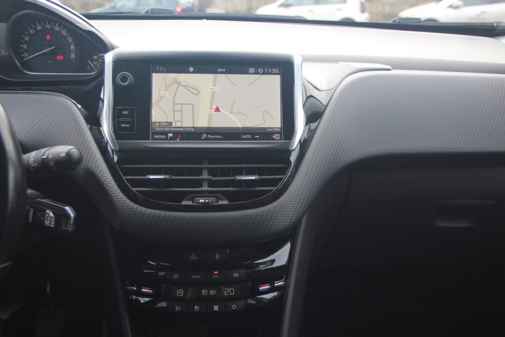 Peugeot 2008 1.2 PureTech /130cv/ ALLURE – foto 12