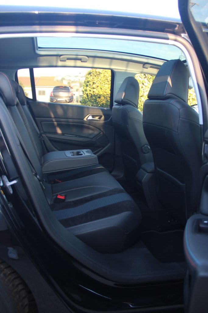 Peugeot 308 1.2 PureTech /130cv/ TECH EDITION – foto 8