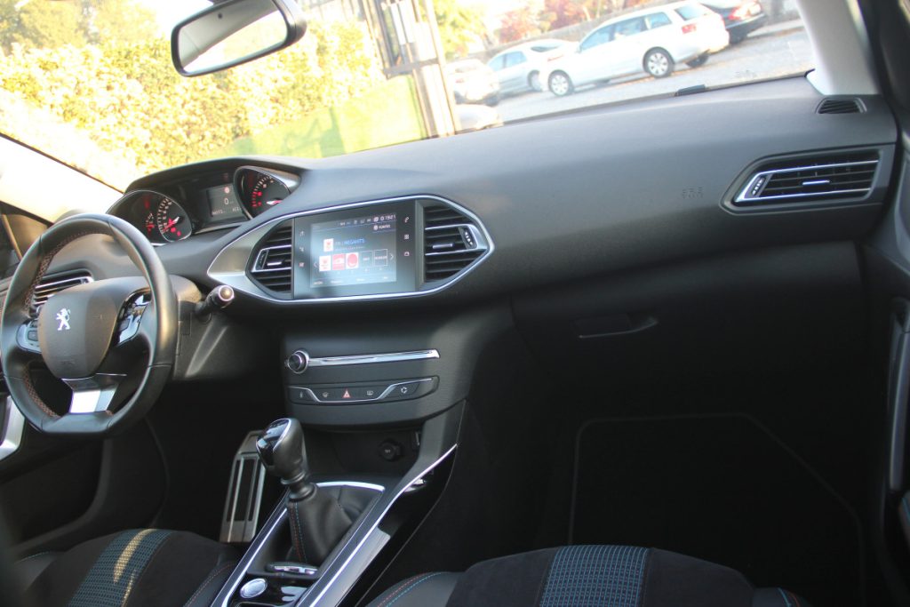Peugeot 308 1.2 PureTech /130cv/ TECH EDITION – foto 9