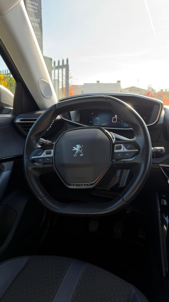 Peugeot 2008 1.2 PureTech / ALLURE – foto 12
