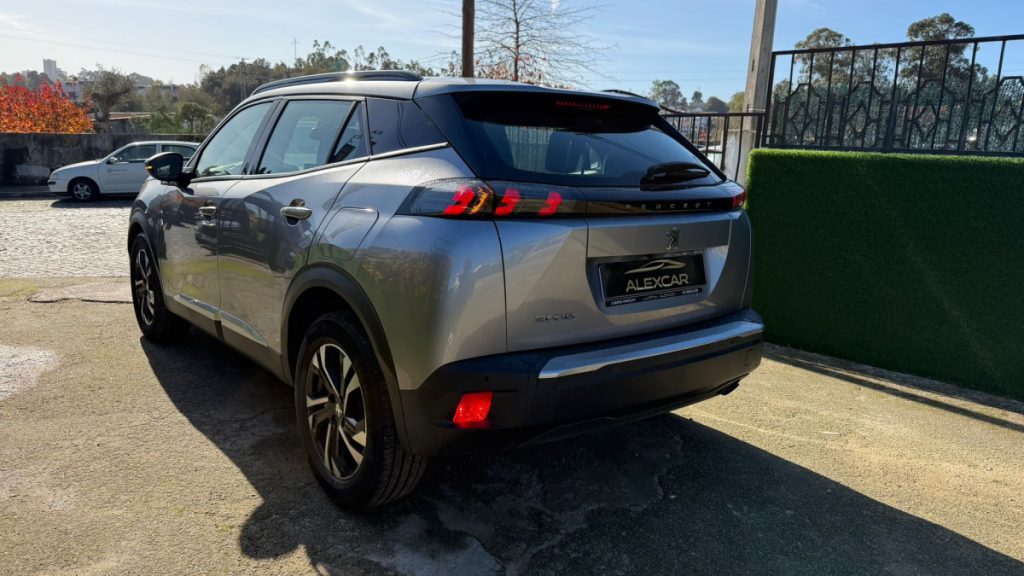 Peugeot 2008 1.2 PureTech / ALLURE – foto 5