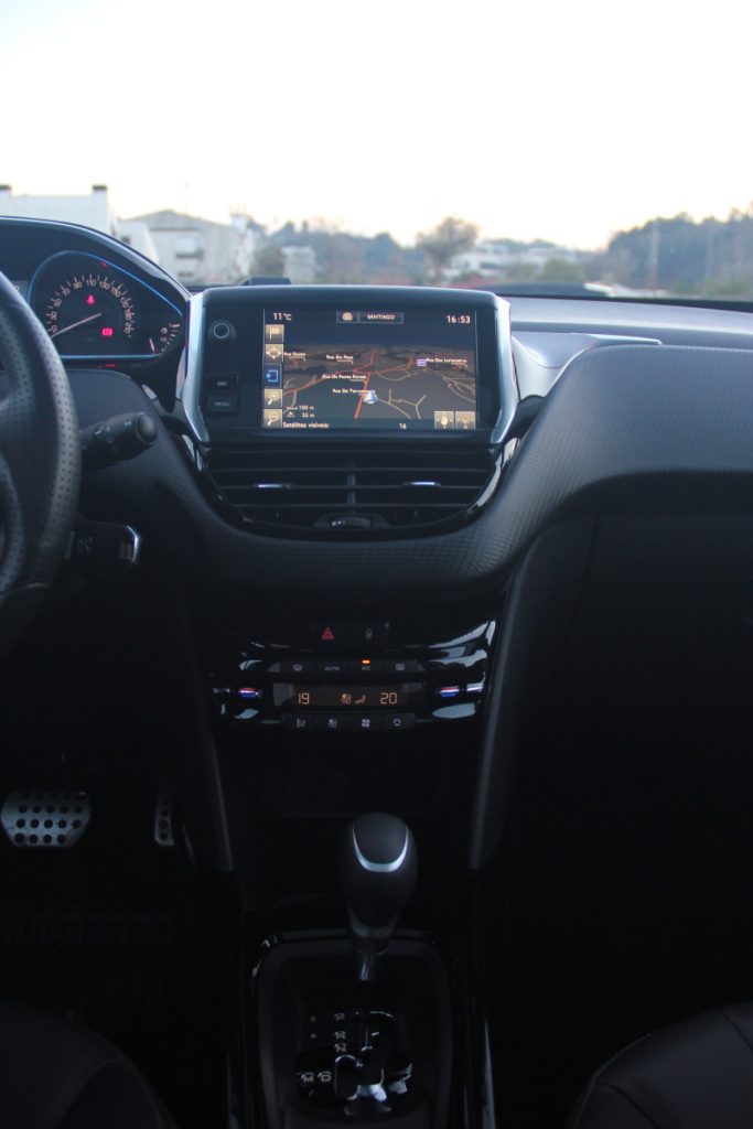 Peugeot 2008 1.2 PureTech /110cv/ EAT6 / Crossway – foto 11