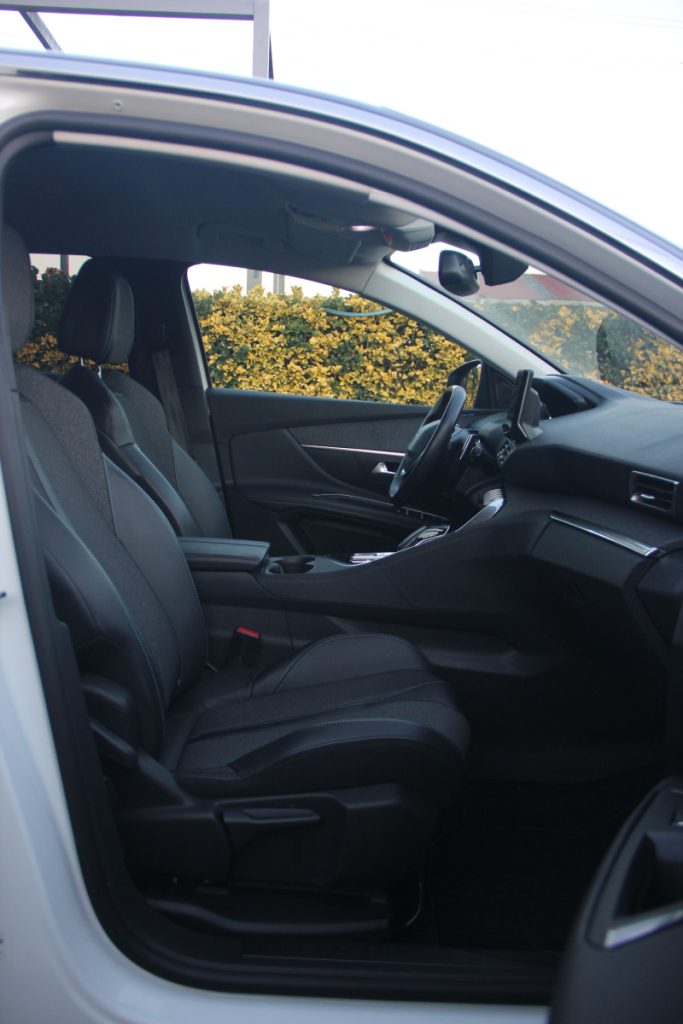 Peugeot 3008 1.2 PureTech /130cv/ EAT8 / ALLURE – foto 6