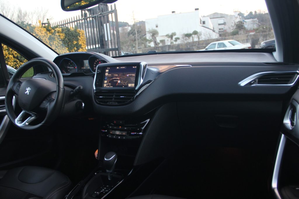 Peugeot 2008 1.2 PureTech /110cv/ EAT6 / Crossway – foto 8