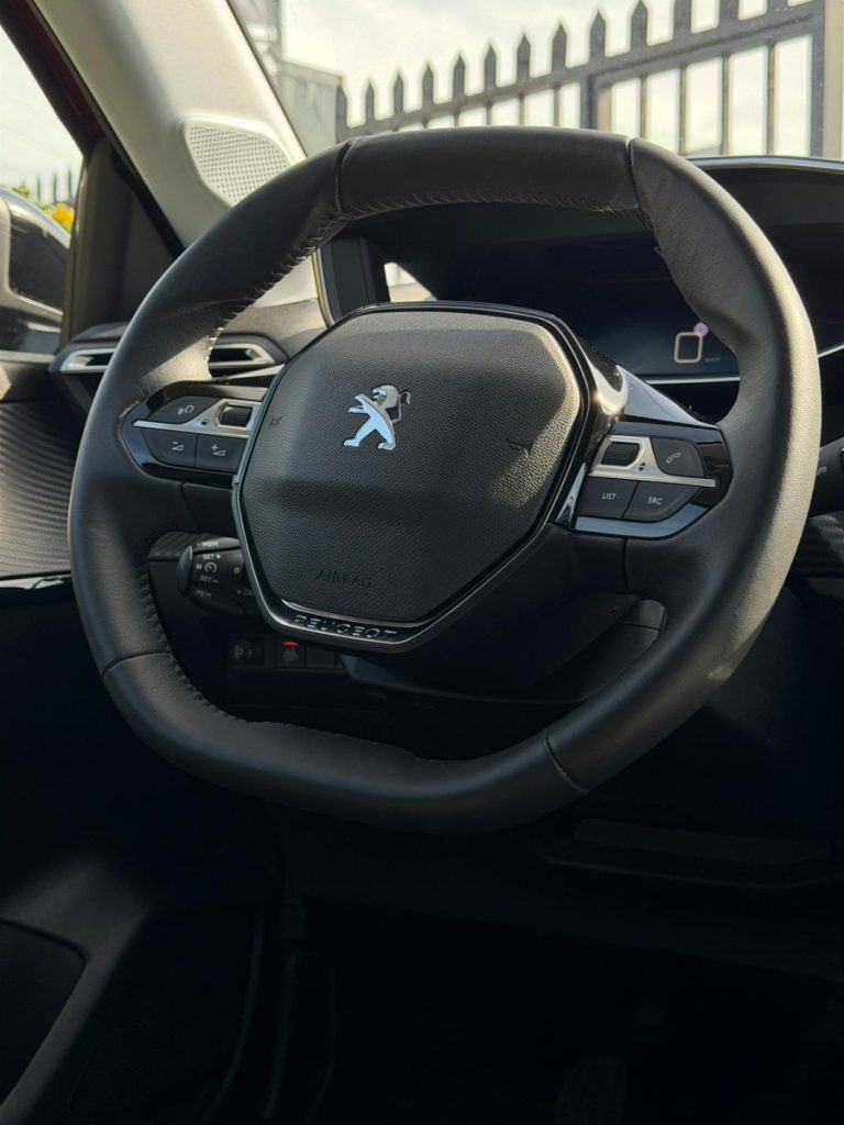 Peugeot 208 1.2 PureTech / ALLURE / – foto 10
