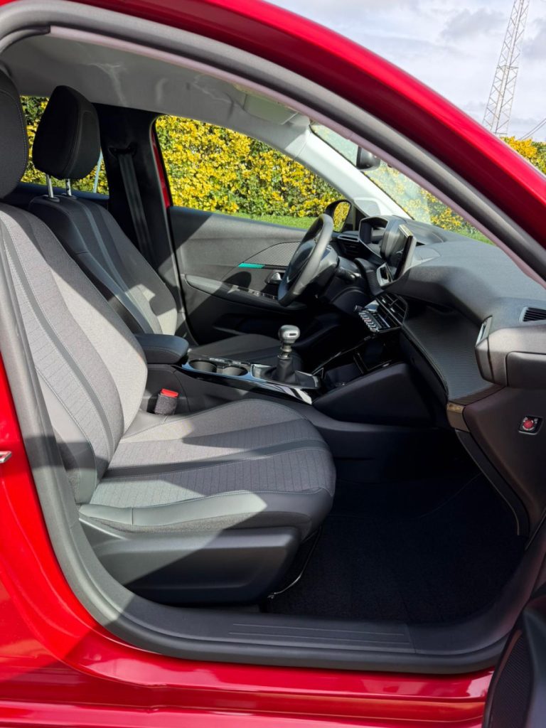 Peugeot 208 1.2 PureTech / ALLURE / – foto 5
