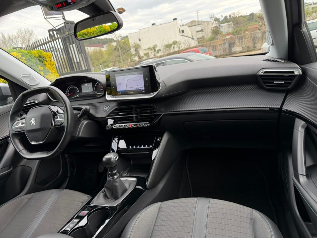 Peugeot 2008 1.2 PureTech / ALLURE – foto 10