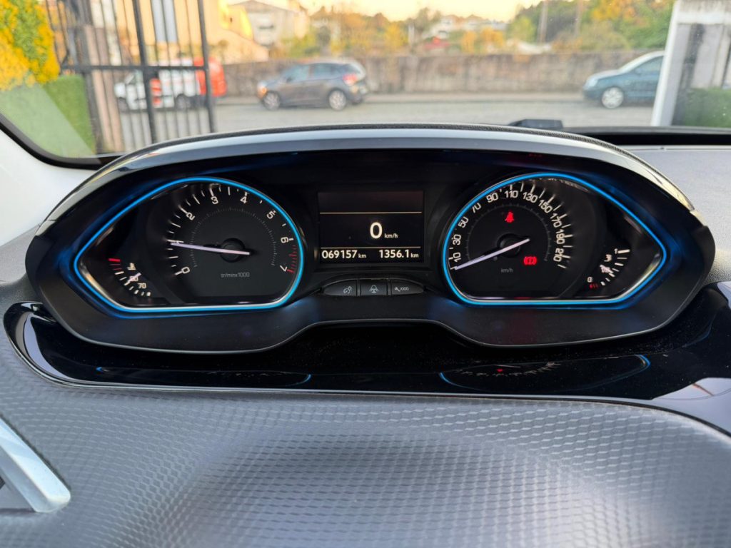 Peugeot 2008 1.2 PureTech /110cv/ ALLURE – foto 11