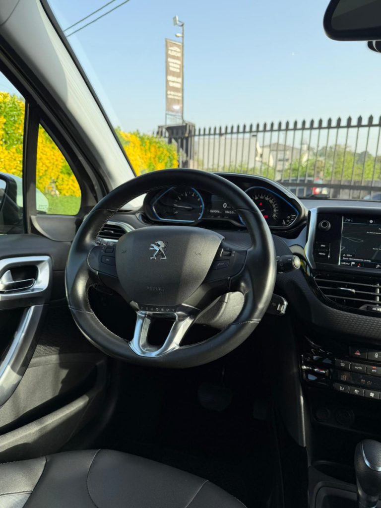Peugeot 2008 1.2 PureTech /130cv/ EAT6 / ALLURE – foto 11