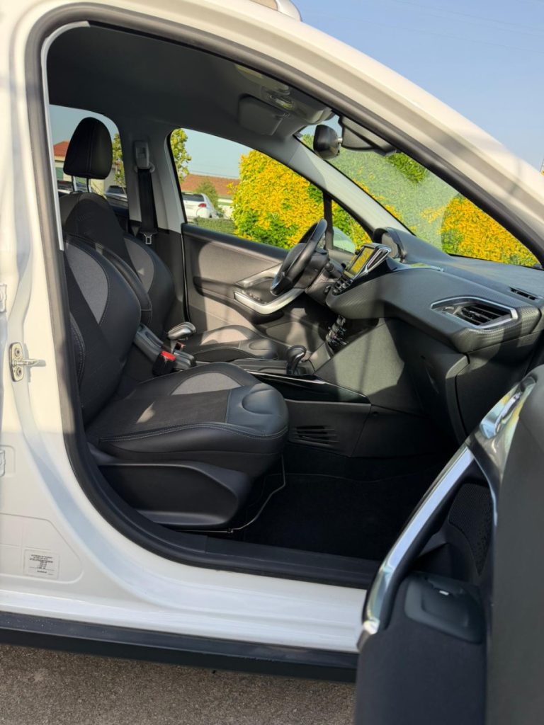 Peugeot 2008 1.2 PureTech /130cv/ EAT6 / ALLURE – foto 5