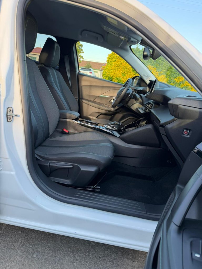 Peugeot 2008 1.2 PureTech /130/ ALLURE / EAT8 – foto 6