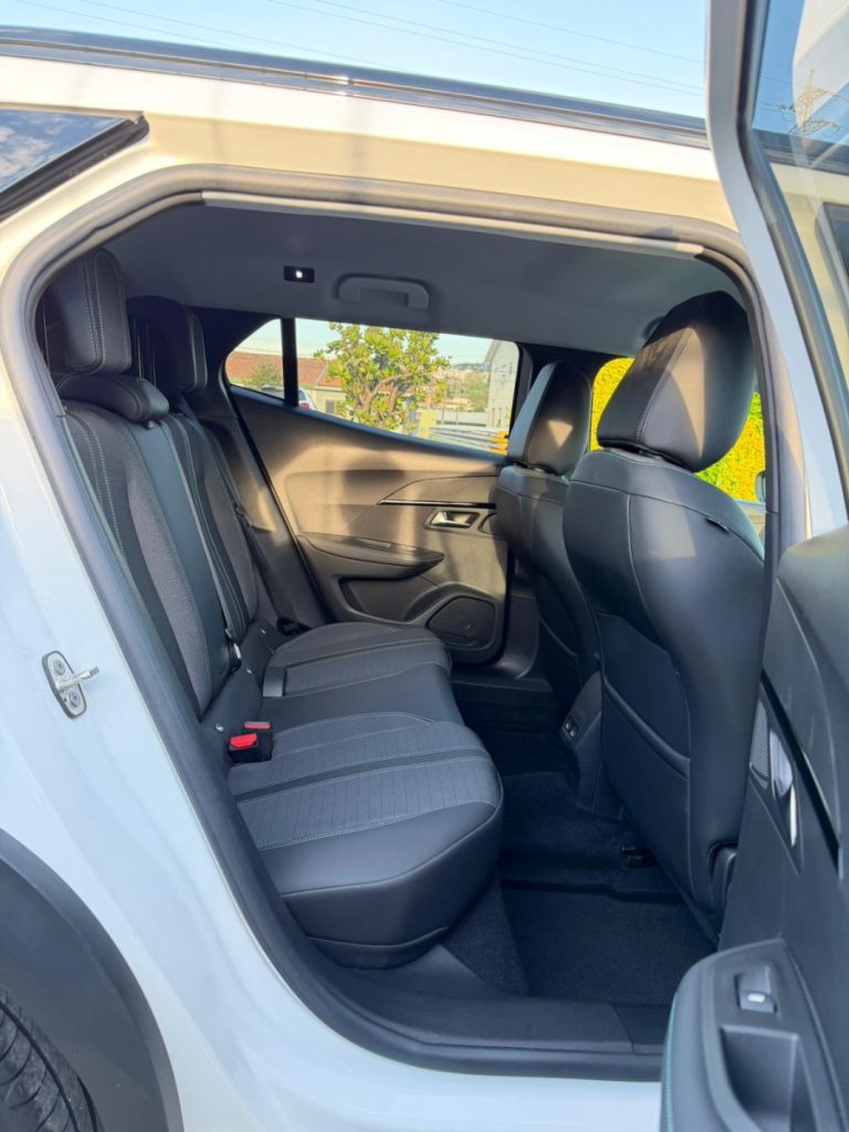 Peugeot 2008 1.2 PureTech /130/ ALLURE / EAT8 – foto 8