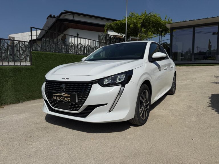Peugeot 208 1.2 PureTech / ALLURE
