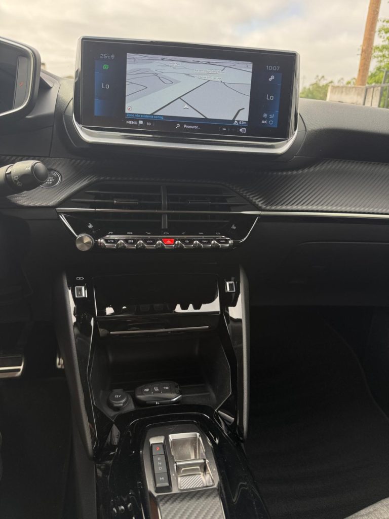 Peugeot 2008 1.2 PureTech /130cv/EAT8/ ROADTRIP – foto 11