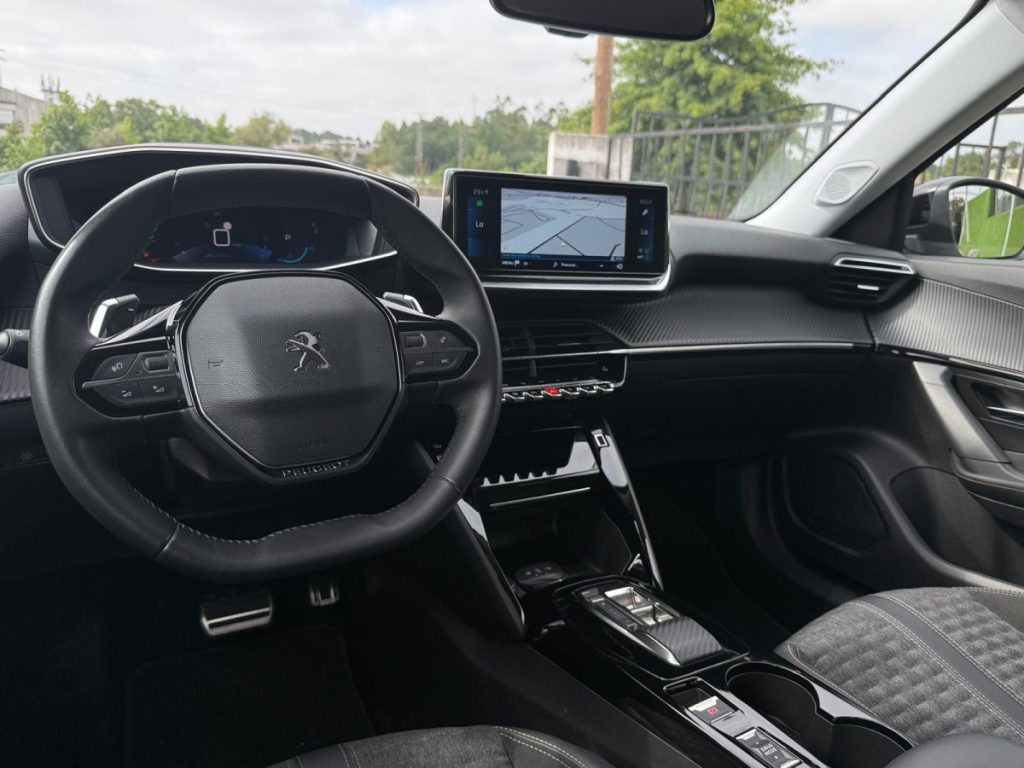Peugeot 2008 1.2 PureTech /130cv/EAT8/ ROADTRIP – foto 12