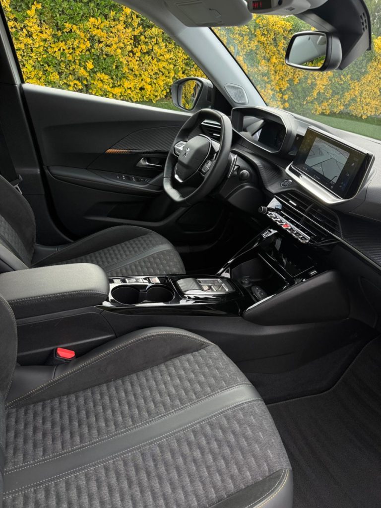 Peugeot 2008 1.2 PureTech /130cv/EAT8/ ROADTRIP – foto 8