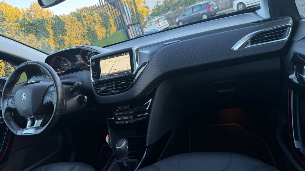 Peugeot 2008 1.2 PureTech /130cv/ GT Line / Cx. Automática – foto 10