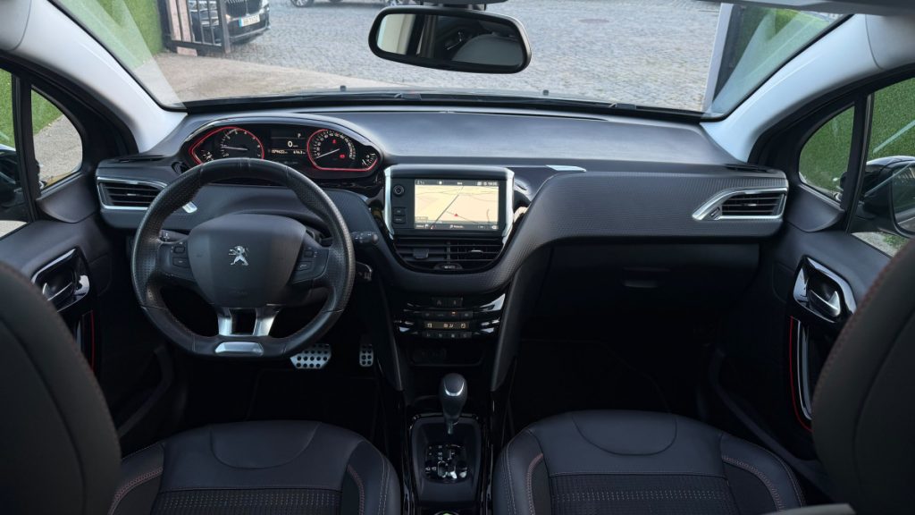 Peugeot 2008 1.2 PureTech /130cv/ GT Line / Cx. Automática – foto 11