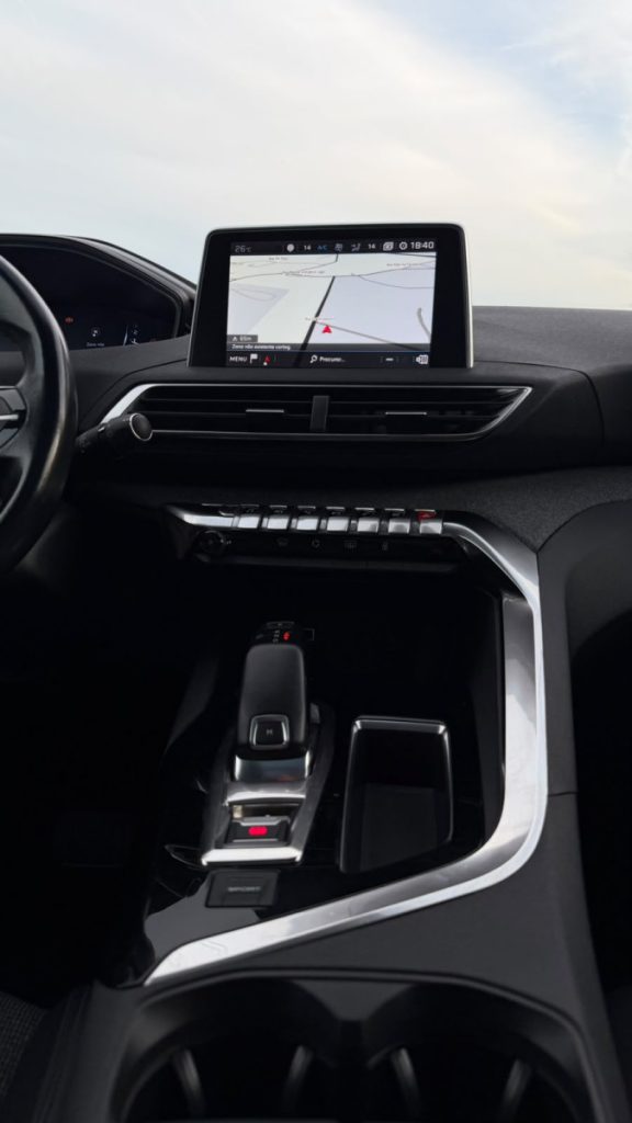 Peugeot 5008 1.5 BlueHdi /130cv/ ALLURE / Cx. Automática – foto 12