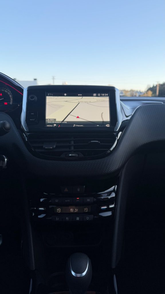 Peugeot 2008 1.2 PureTech /130cv/ GT Line / Cx. Automática – foto 12
