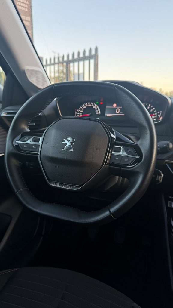 Peugeot 208 1.2 PureTech /100cv/ IVA dedutível – foto 12