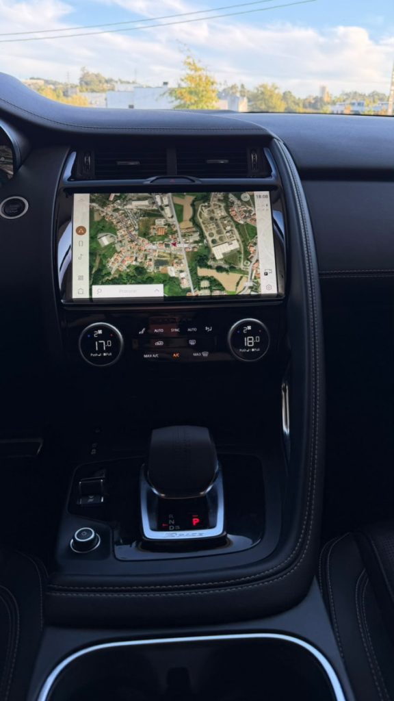 JAGUAR E-Pace P300E / Plugin / R-Dynamic / 1.5 de 300cv ! – foto 12