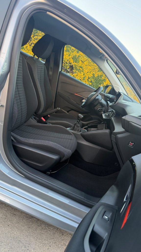 Peugeot 208 1.2 PureTech /100cv/ IVA dedutível – foto 6