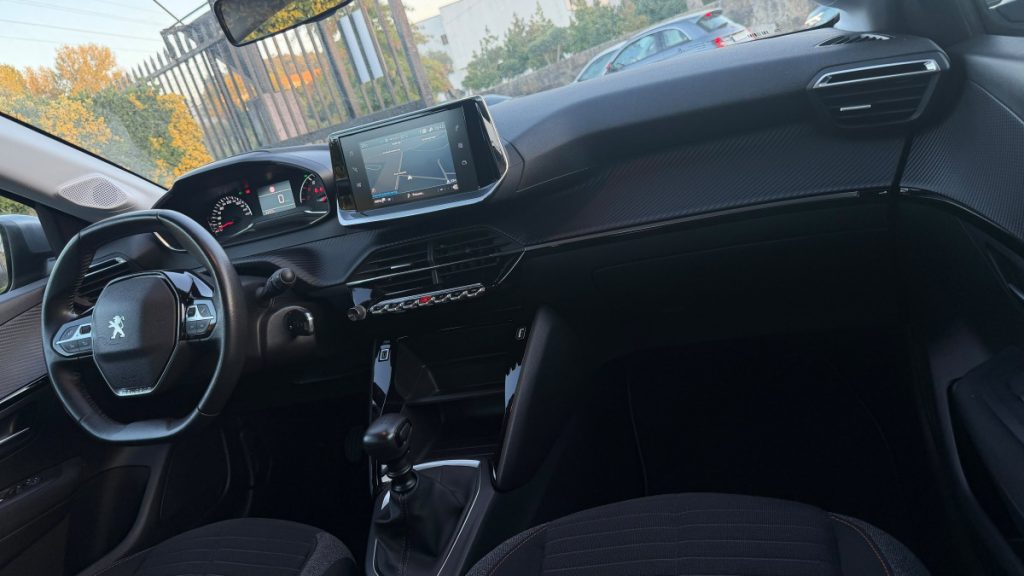 Peugeot 208 1.2 PureTech /100cv/ IVA dedutível – foto 9